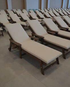 01_Mövenpick Resort & SPA Anapa Miracleon_шезлонг платик с матрассом.jpg