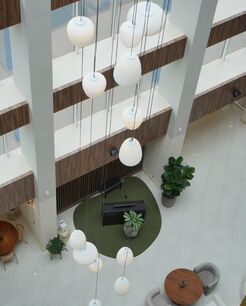 02_fюnf luxury resort & spa anapa miracleon_люстра в лобби.jpg